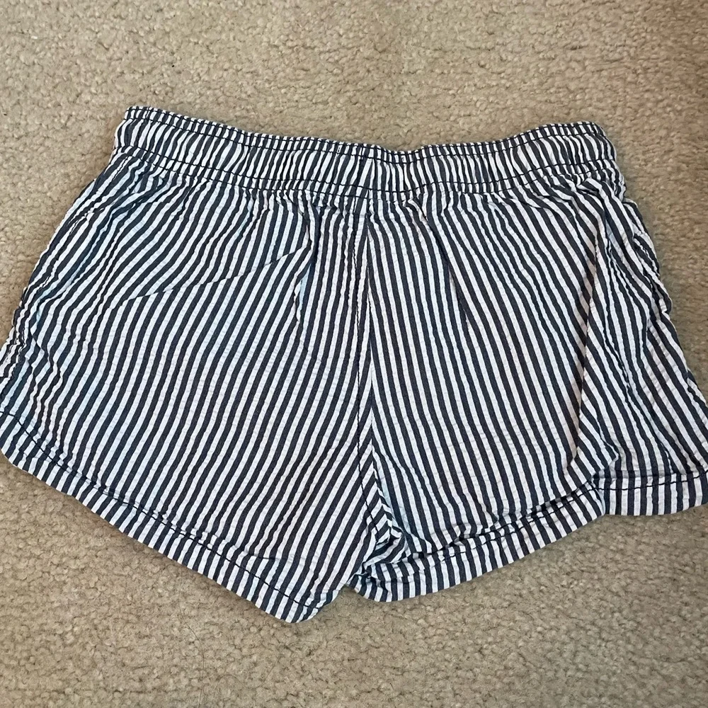 Old Navy Striped Seersucker Shorts - Navy and White - Picture 2 of 4